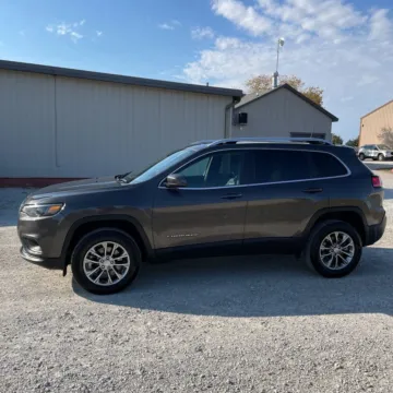 More photos of 2021 Jeep Cherokee Latitude Lux at Indy Auto Man, IN
