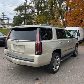 More photos of 2016 Cadillac Escalade Premium at Indy Auto Man, IN