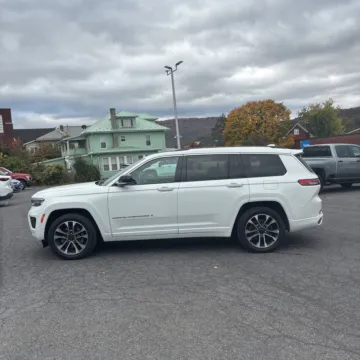 More photos of 2021 Jeep Grand Cherokee L Overland at Indy Auto Man, IN