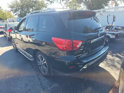 More photos of 2018 Nissan Pathfinder Platinum at Indy Auto Man, IN