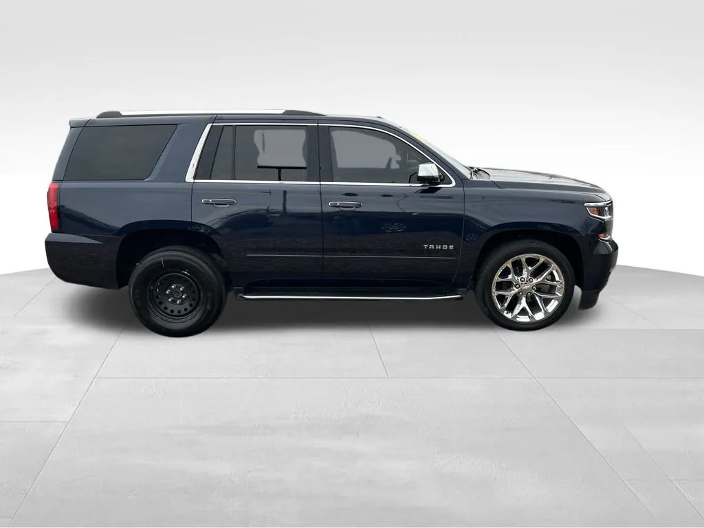 2019 Chevrolet Tahoe Premier photo 2