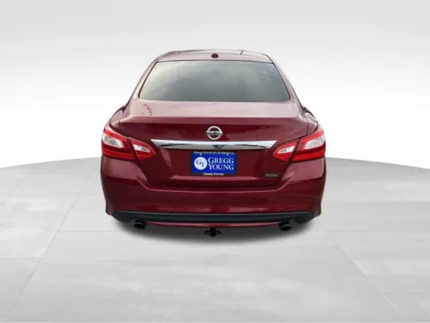 More photos of 2017 Nissan Altima 2.5 SL at Gregg Young Chevrolet - Omaha, NE