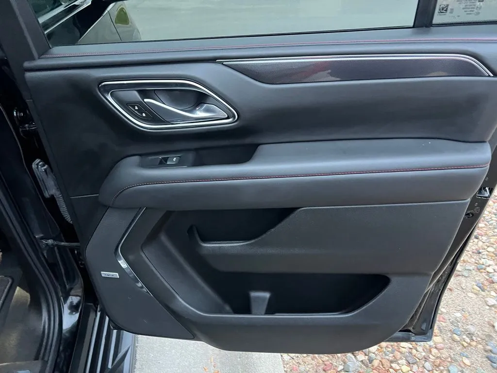 2023 Chevrolet Suburban RST photo 4