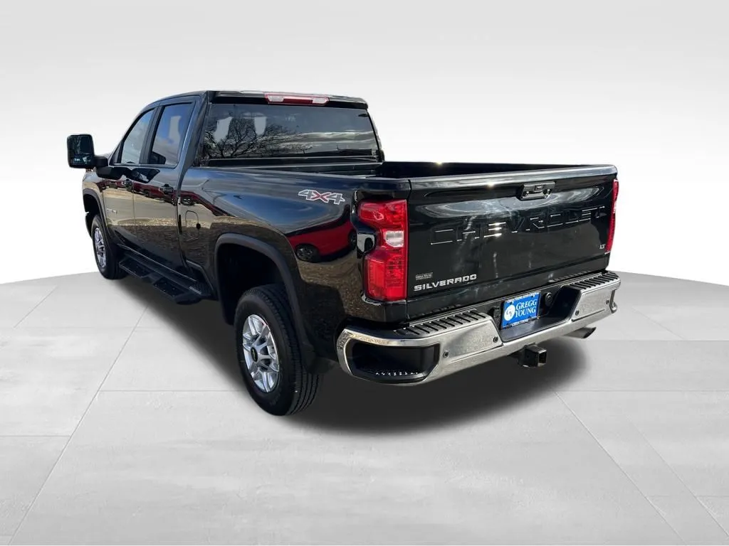 2024 Chevrolet Silverado 2500HD LT photo 2