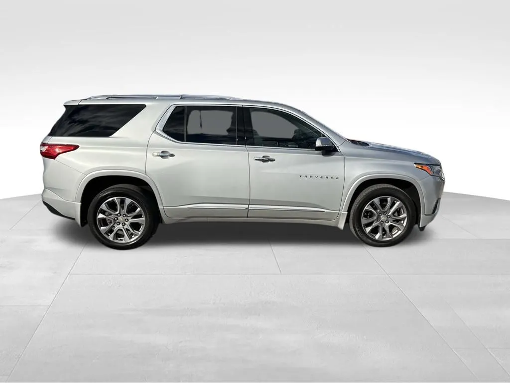 2020 Chevrolet Traverse Premier photo 3