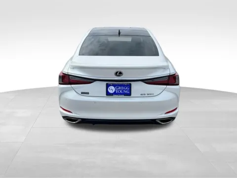 More photos of 2022 Lexus ES 350 at Gregg Young Chevrolet - Omaha, NE