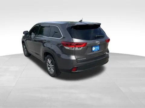 More photos of 2019 Toyota Highlander XLE at Gregg Young Chevrolet of Omaha, NE