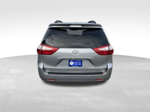 More photos of 2017 Toyota Sienna L at Gregg Young Chevrolet of Omaha, NE
