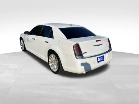 More photos of 2012 Chrysler 300 Limited at Gregg Young Chevrolet of Omaha, NE