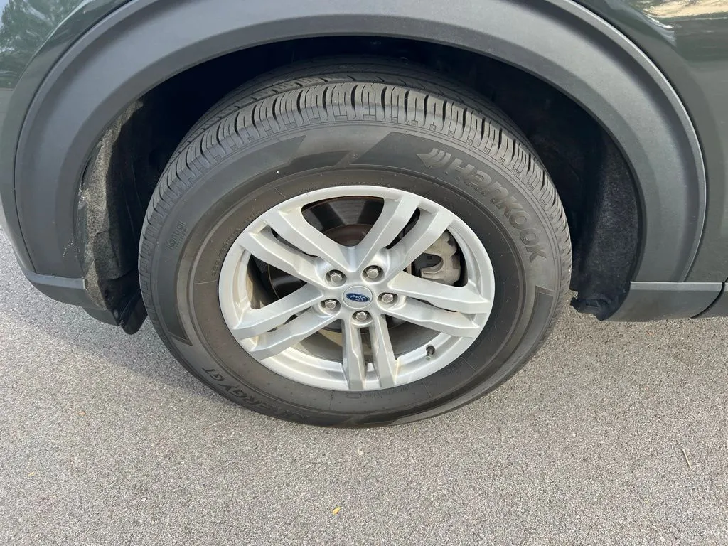 2023 Ford Explorer XLT photo 3