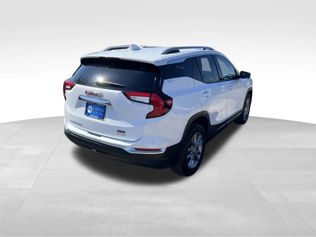 2024 Gmc Terrain SLT photo 3
