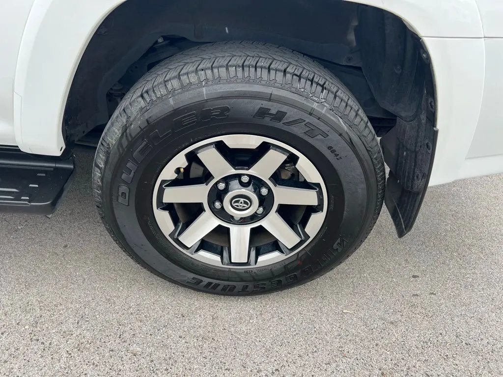 2024 Toyota 4Runner TRD Off-Road photo 2