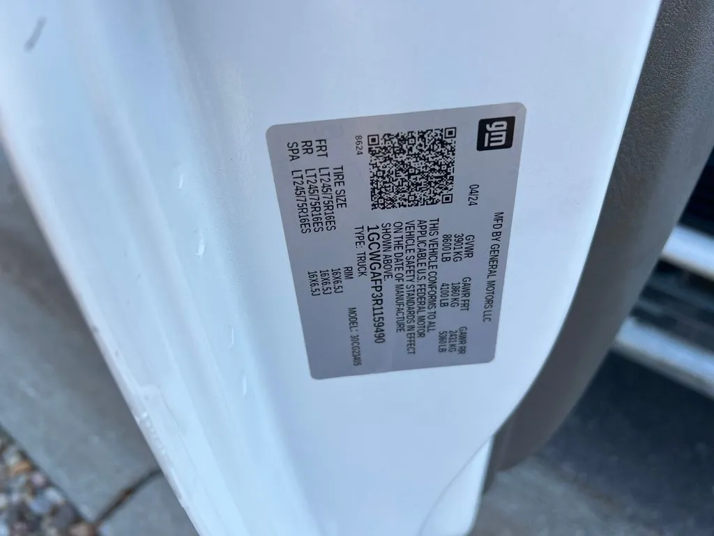 2024 Chevrolet Express 2500 Work Van photo 3