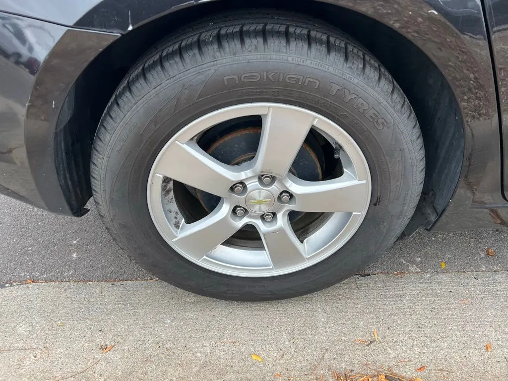 2015 Chevrolet Cruze LT photo 3