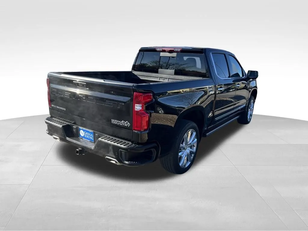 2023 Chevrolet Silverado 1500 High Country photo 3