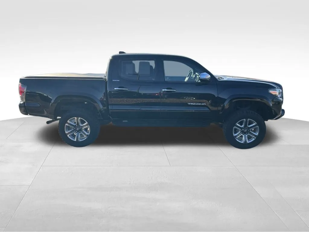 2018 Toyota Tacoma Limited photo 3