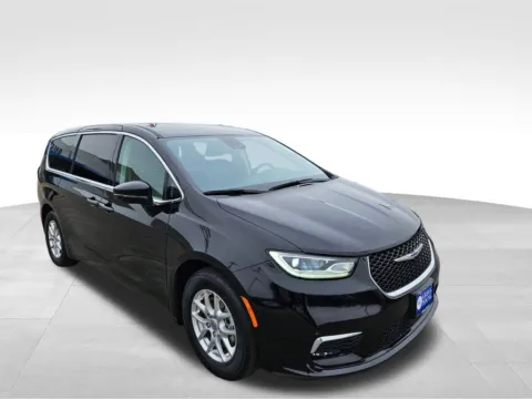 More photos of 2024 Chrysler Pacifica Touring L at Gregg Young Atlantic, IA