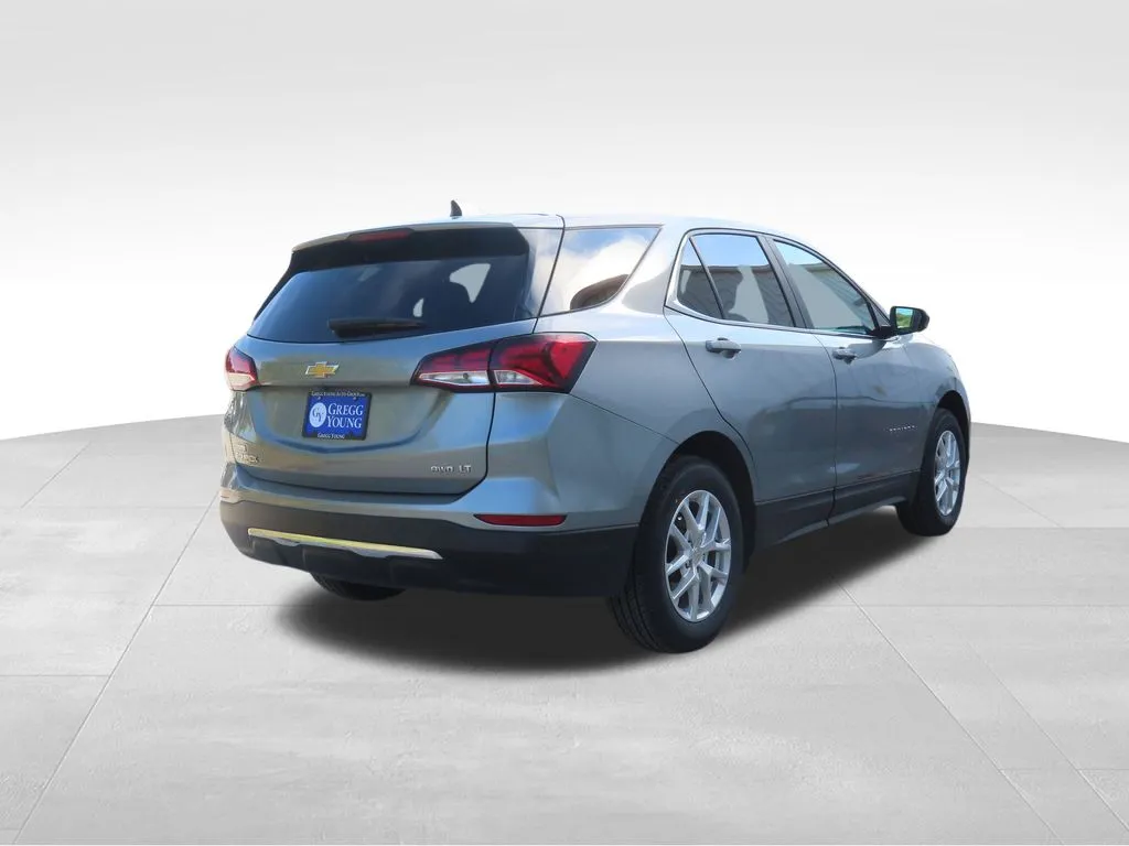 2024 Chevrolet Equinox LT photo 3