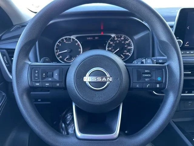 2024 Nissan Rogue SV photo 3