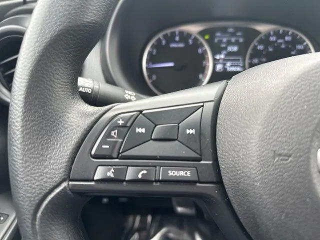 2023 Nissan Kicks S photo 3