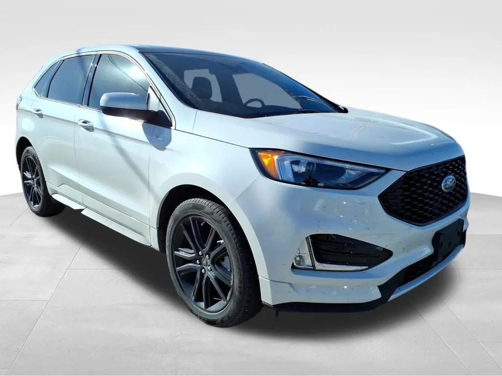 2024 Ford Edge SEL ST-Line photo 3
