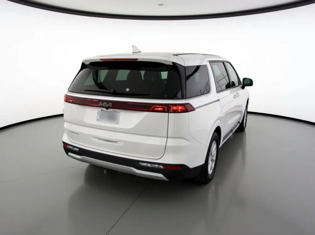 2023 Kia Carnival LX photo 4