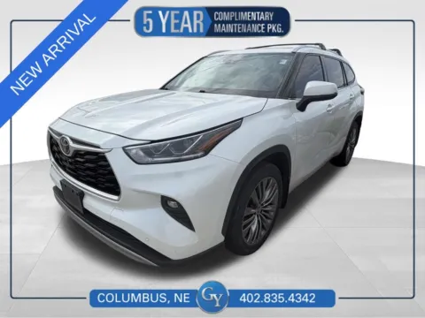 White 2020 Toyota Highlander Platinum for sale in Columbus, NE