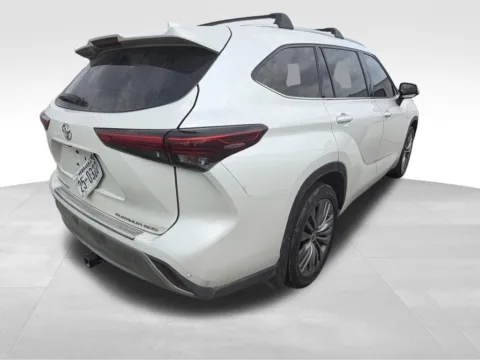 Another view of 2020 Toyota Highlander Platinum for sale in Columbus, NE at Gregg Young Chevrolet GMC of Columbus