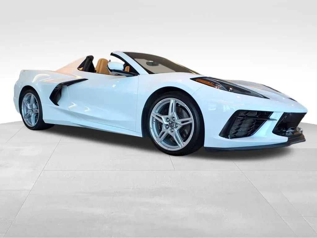 2022 Chevrolet Corvette Stingray 2LT photo 2