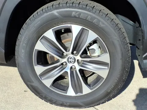 More photos of 2022 Toyota Highlander XLE at Gregg Young Chevrolet GMC of Columbus, NE