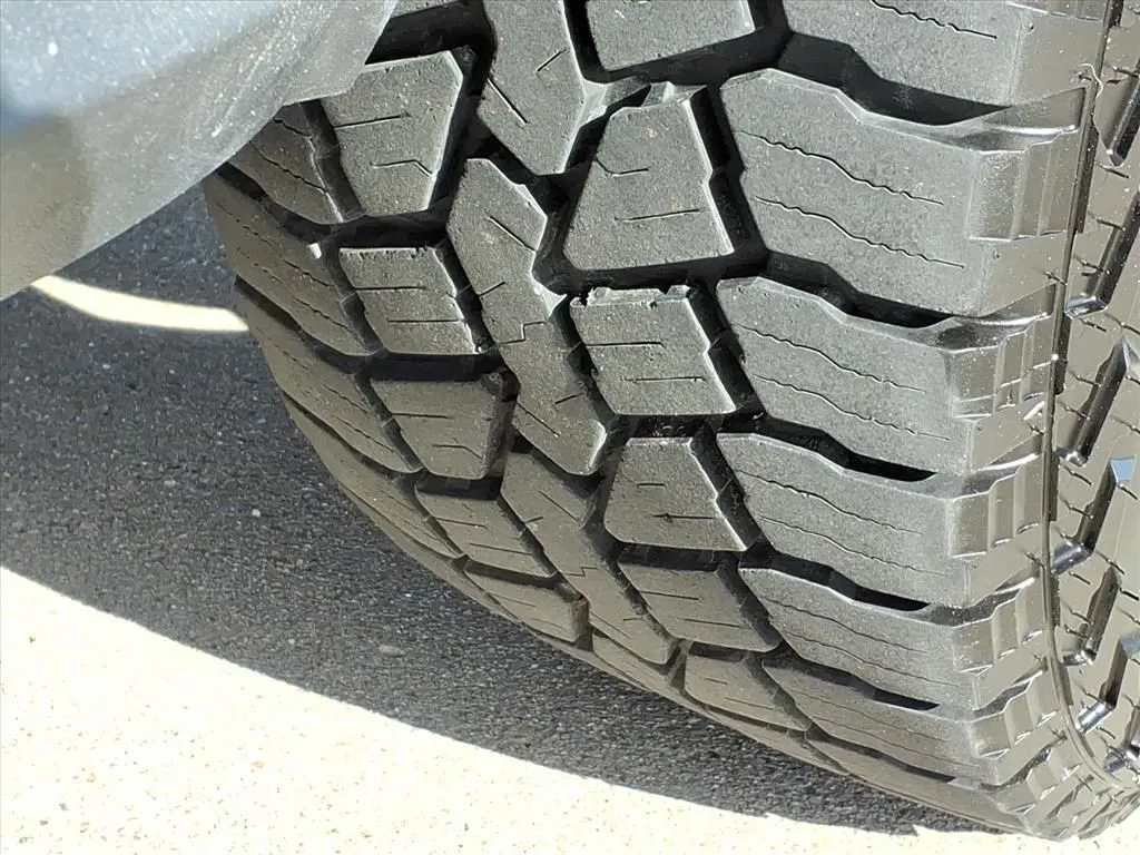 2018 Chevrolet Suburban LT photo 4