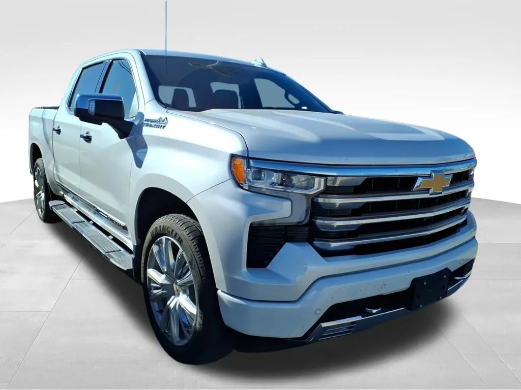2022 Chevrolet Silverado 1500 High Country photo 3