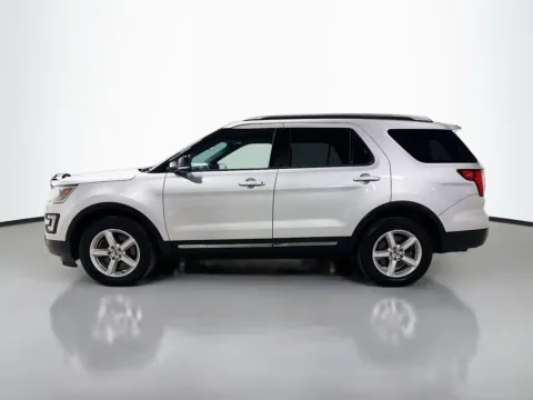 More photos of 2016 Ford Explorer XLT at CarLink Morristown, NJ