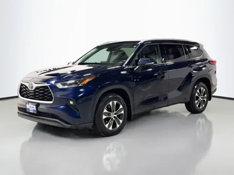 Another view of 2021 Toyota Highlander XLE for sale in Morristown, NJ at CarLink Morristown