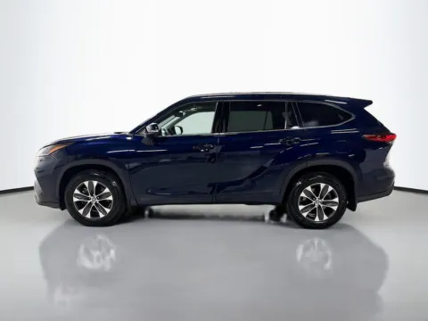 More photos of 2021 Toyota Highlander XLE at CarLink Morristown, NJ
