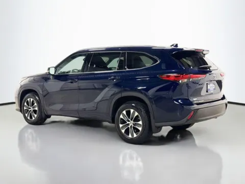 More photos of 2021 Toyota Highlander XLE at CarLink Morristown, NJ