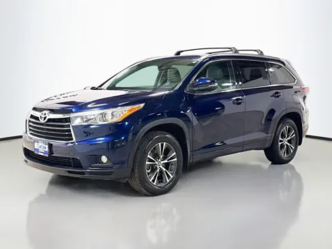 Another view of 2016 Toyota Highlander XLE V6 for sale in Morristown, NJ at CarLink Morristown