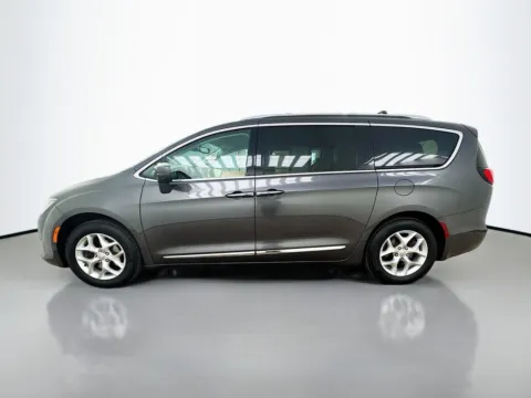 More photos of 2019 Chrysler Pacifica Touring L at CarLink Morristown, NJ
