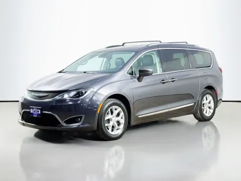 Another view of 2019 Chrysler Pacifica Touring L for sale in Morristown, NJ at CarLink Morristown