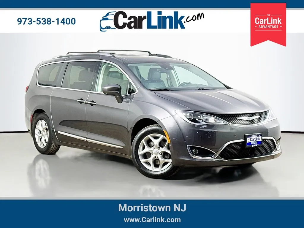 2019 Chrysler Pacifica Touring L's photo