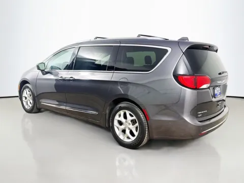 More photos of 2019 Chrysler Pacifica Touring L at CarLink Morristown, NJ