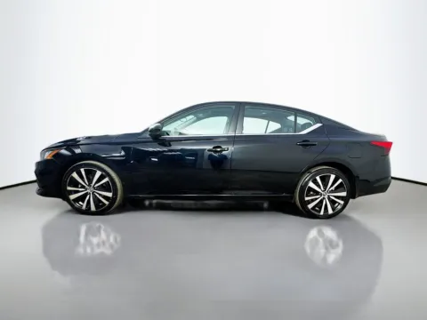 More photos of 2021 Nissan Altima 2.5 SR at CarLink Morristown, NJ