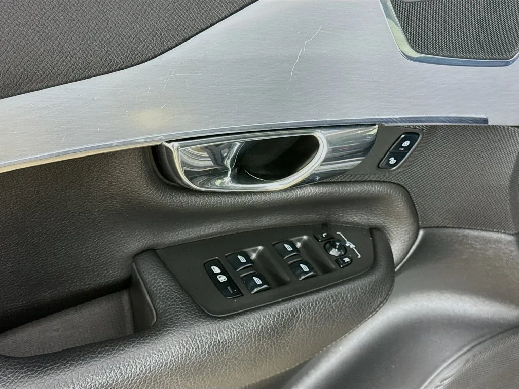 2016 Volvo XC90 Momentum - Photo 20