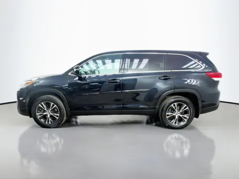 More photos of 2019 Toyota Highlander LE Plus at CarLink Morristown, NJ