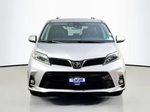 Photos of 2018 Toyota Sienna SE for sale in Morristown, NJ at CarLink Morristown
