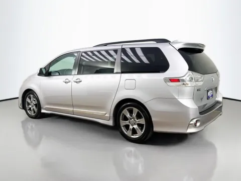 More photos of 2018 Toyota Sienna SE at CarLink Morristown, NJ