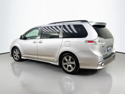 More photos of 2018 Toyota Sienna SE at CarLink Morristown, NJ