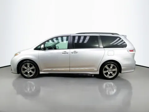 More photos of 2018 Toyota Sienna SE at CarLink Morristown, NJ