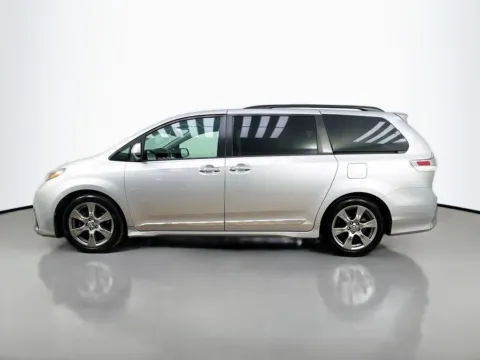 More photos of 2018 Toyota Sienna SE at CarLink Morristown, NJ