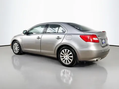 More photos of 2010 Suzuki Kizashi SE at CarLink Morristown, NJ